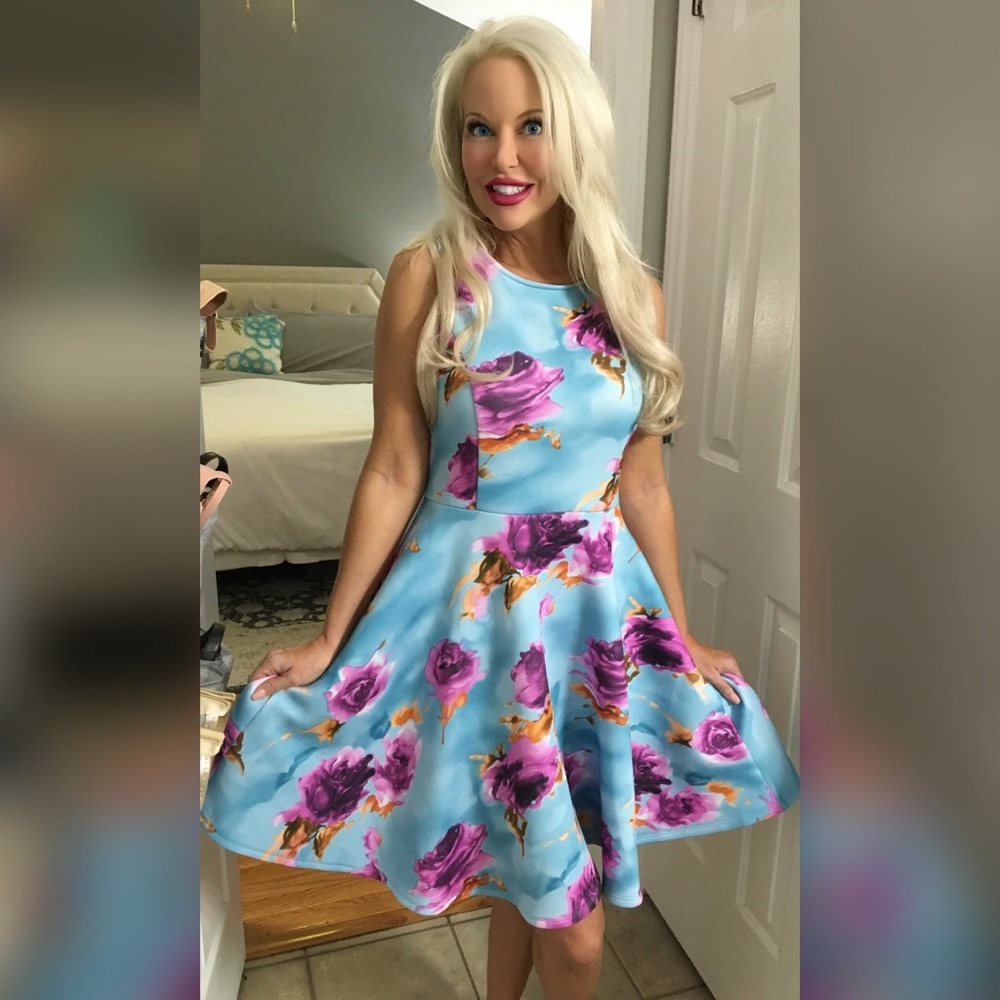 ❤️ SUMMER CLEARANCE Lovely Floral Ponti Dress! - Picture 3 of 4